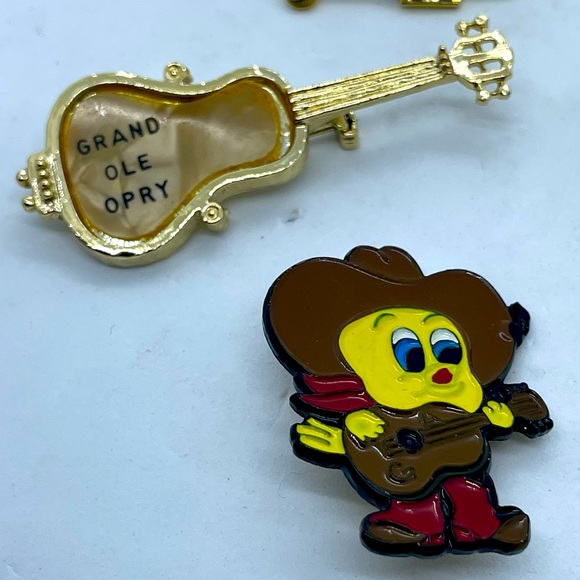 Lot of Nashville/Country Music Pins Featuring Dollywood & Conway Tweety Tour Pin - Picture 2 of 7